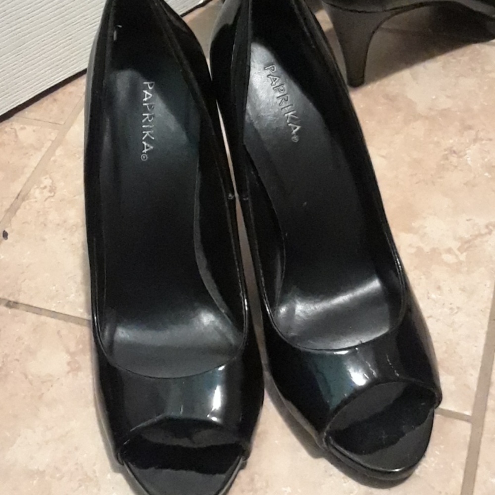 Paprika heels